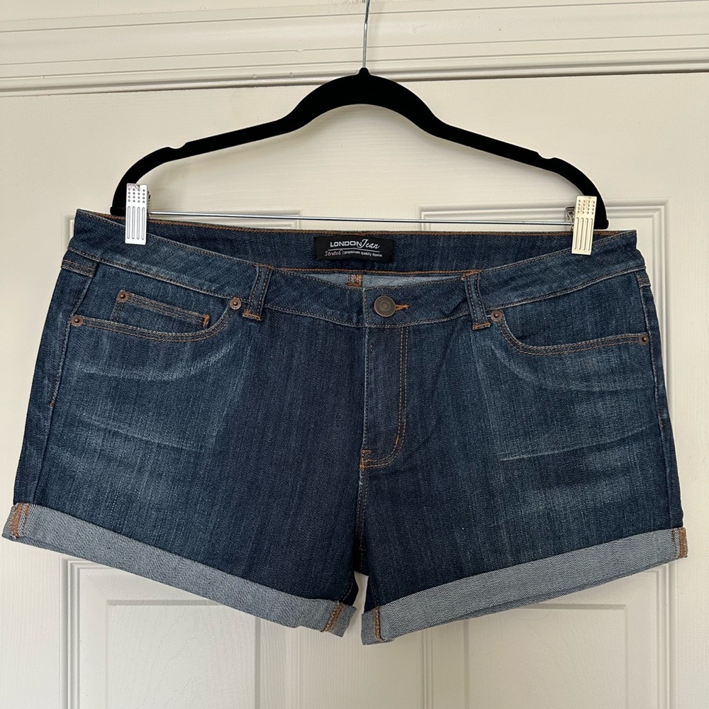 NWOT London Jean Beautiful Blue Denim Jean Shorts Rolled Hem Size 16